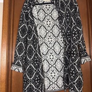 A. IDA Black/White Patterned Long Cardigan